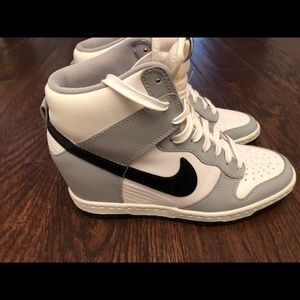 Women’s Nike Dunk Hi - Size 6